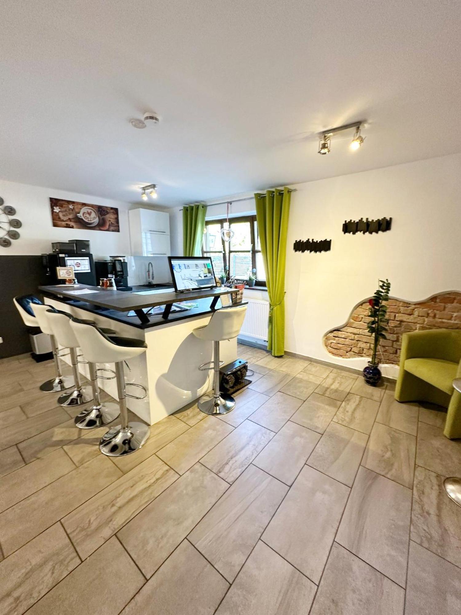 Sunny Hotel اشتراوبينغ المظهر الخارجي الصورة
