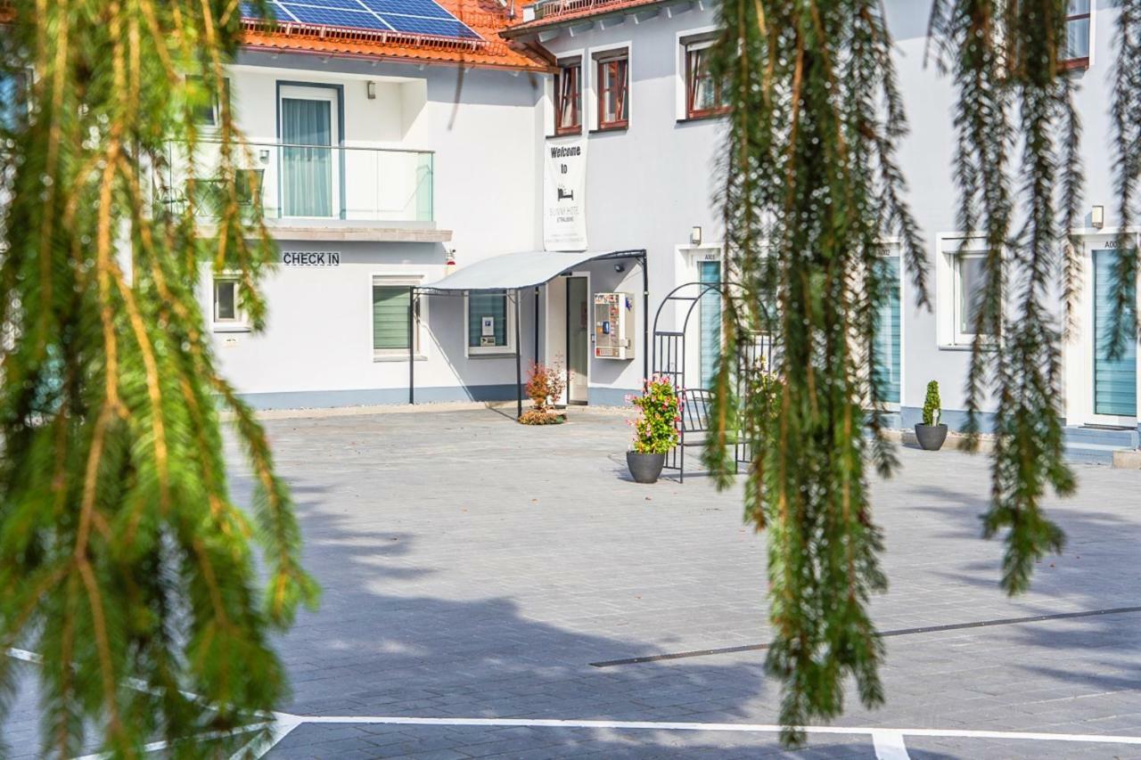 Sunny Hotel اشتراوبينغ المظهر الخارجي الصورة